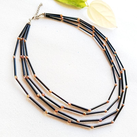 Gargantilha feminina preta canutilho