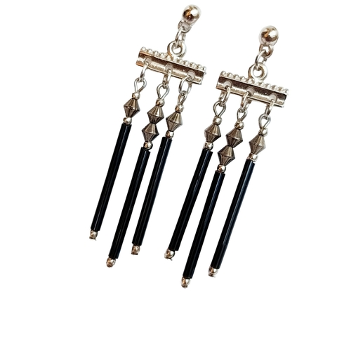 Brinco Longo Preto feminino Brinco de canutilho - comprar online