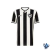 Camisa feminina do Botafogo para o campeonato 24/25, com listras pretas e brancas e escudo do time.