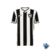 Camiseta de futebol Botafogo para torcedores, com listras pretas e brancas e escudo do clube.