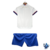 Kit infantil do EC Bahia, composto por camisa branca com detalhes em azul e vermelho, e shorts azuis.