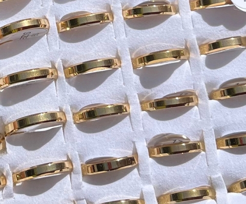 Aliança Clássica Quadrada Dourada - comprar online