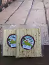 Queijo Palito Temperado Duas Marias em embalagem, com pedaços de queijo e especiarias visíveis.