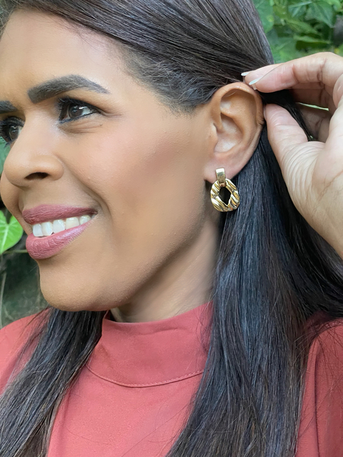 Brinco Elegante na Semijoia