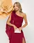 Vestido Festa Longo Ombro Único Flor na Manga e Capa Marsala