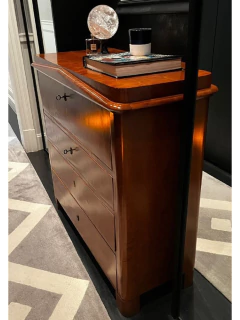 Cômoda estilo Biedermeier | Passado Composto na internet