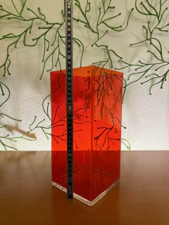 Vaso P em Acrílico by Claudia Troncon - comprar online