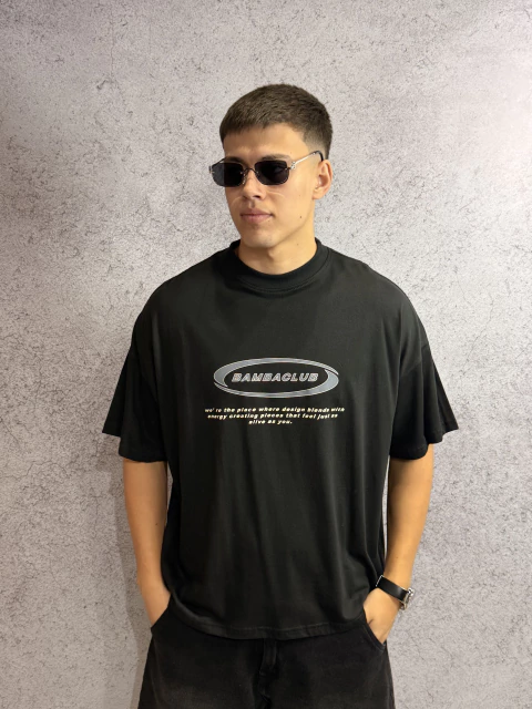 REMERA OVAL negro