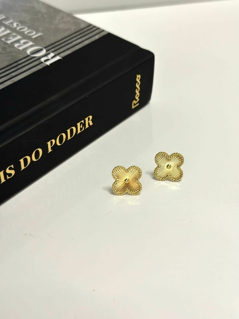 Brinco Trevo Banhado a Ouro 18K _ Love In Gold