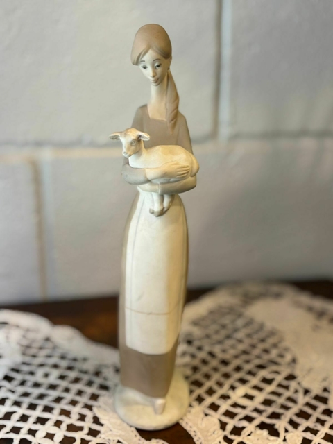 LLADRO #4505 NIÑA CON CORDERO ACABADO MATE PORCELANA