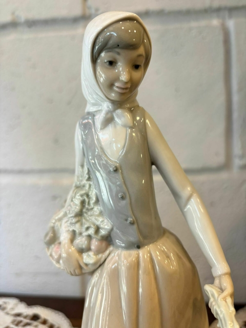 Figura Nao by lladró Niña con Oca