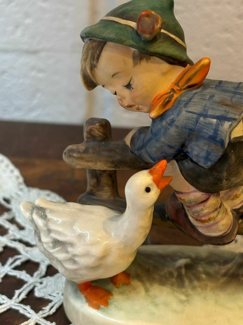 Antiguo Figurín Hummel Nene con Pato - comprar online