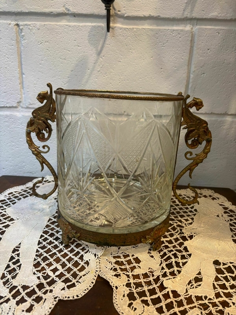 Importante Frapera de Cristal con Montura de Bronce Ornamentado