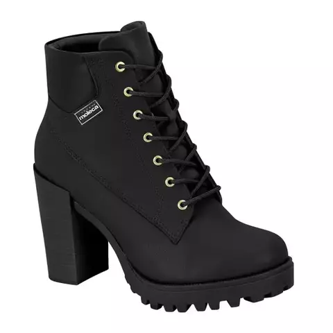 Coturno feminino preto Moleca com salto alto e solado tratorado