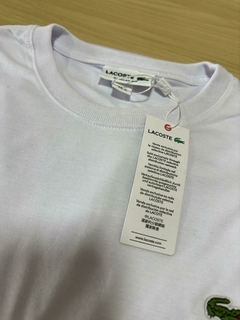 Camisa lacoste I Básica na internet