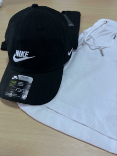 Kit Nike I Just Rainbow na internet