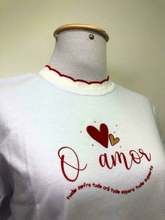 T-shirt O amor tudo suporta