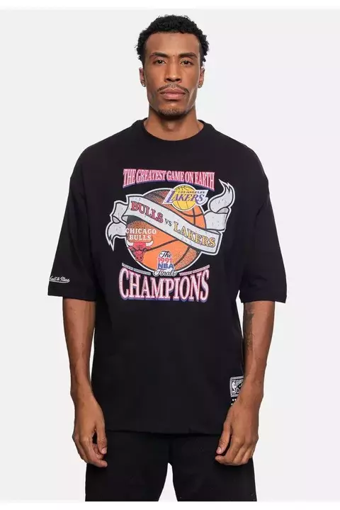 Camiseta Mitchell & Ness Estampada Champions Preta