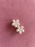 Mini Presilha Flor Perolada - comprar online