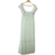 Vestido longo branco com detalhes em babados e bordados na parte superior.