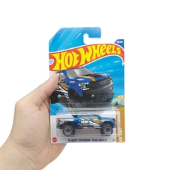 Hot Wheels Chevy Silverado Trail Boss Lt 19 Dirt 5/10 2025 na internet