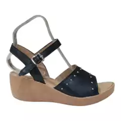 Sandalias de tachas con taco chino - comprar online