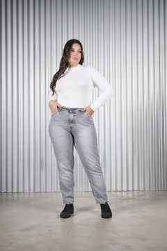 JEAN MOM GRIS CLASICO RIGIDO T.46 AL 54 - comprar online