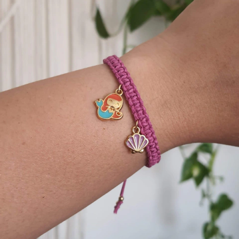 Pulseira Macramê com Pingentes de Sereia e Concha
