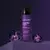 Frasco de body splash Nativa SPA Orquídea Noire com flores de orquídea ao redor.