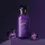 Frasco de creme hidratante Nativa SPA, com 400ml, na cor roxa, ao lado de flores de orquídea.