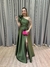 Vestido de festa longo nula manga, com babado estruturado, saia evasê e fenda - Verde Oliva na internet