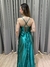 Vestido de festa longo alça com corselete, drapeado, fenda e trançado nas costas - Verde Esmeralda