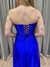 Vestido de festa longo tomara que caia, drapeado na saia e fenda - Azul Roya