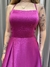 Vestido de festa longo com alça, saia evasê e fenda - Fucsia