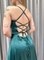 Vestido de festa longo com alça, saia evasê e fenda - Verde Esmeralda