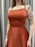 Vestido de festa longo com alça, saia evasê e fenda - Terracota