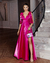 Vestido de festa longo com alça e laço no ombro, saia evasê e fenda - Rosa Pink