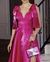 Vestido de festa longo com alça e laço no ombro, saia evasê e fenda - Rosa Pink na internet