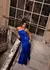 Vestido de festa longo nula manga, alça torcida, abertura em argola - Azul Royal na internet