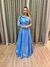 Vestido de festa longo nula manga com laço no ombro, saia evasê e fenda - Azul Serenity na internet