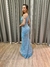 Vestido de festa longo nula manga com aplicação de flor no ombro, drapeado e fenda - Azul Serenity - loja online