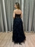 Vestido de festa longo tomara que caia, corselete com transparência , saia com babado e fenda - Preto