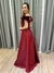 Vestido de festa longo ombro a ombro, com detalhe de flor, saia evase e fenda - Marsala - loja online