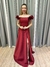 Vestido de festa longo ombro a ombro, com detalhe de flor, saia evase e fenda - Marsala na internet