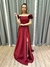 Vestido de festa longo ombro a ombro, com detalhe de flor, saia evase e fenda - Marsala - comprar online
