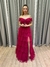 Vestido de festa longo ombro a ombro, com babado na saia e fenda - Fucsia - comprar online