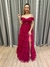 Vestido de festa longo ombro a ombro, com babado na saia e fenda - Fucsia