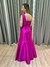 Vestido de festa longo nula manga, com aplicação de flor e fenda - Fucsia na internet