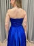 Vestido de festa longo tomara que caia, com faixa na cintura e fenda - Azul Royal