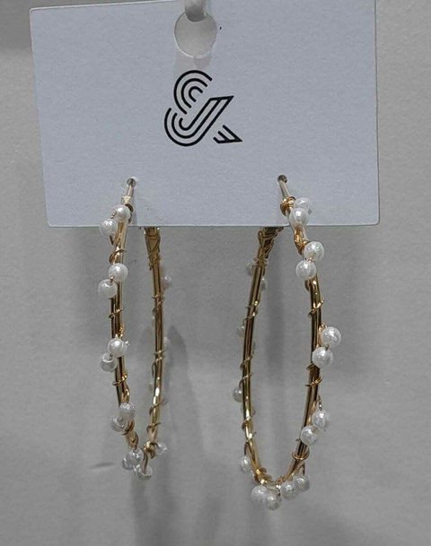 Brinco de Argola com Pérolas Brancas